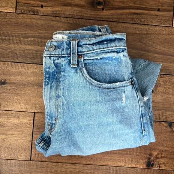 A&F Curve Love The 90’s Straight Ultra High Rise Blue Jeans Size 27/4s - Picture 10 of 10